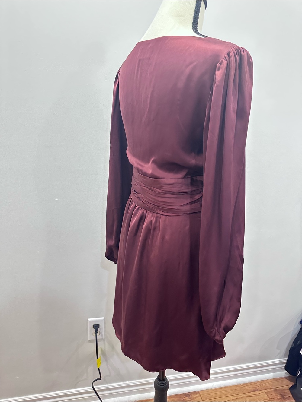 WILFRED ARITZIA Deep Burgundy V-Neck Long Sleeve Rhythm Dress Satin Size Small - Picture 7 of 12